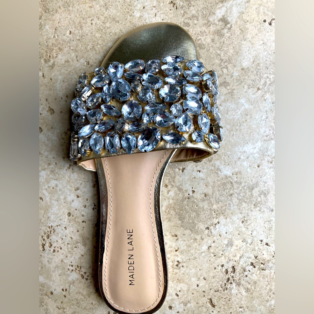 6 M, gold leather and rhinestones.